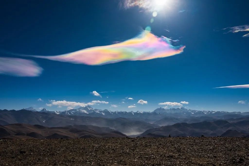 圈内揭秘:五色祥云满乾坤，定特句朝三暮四猜一准确数字