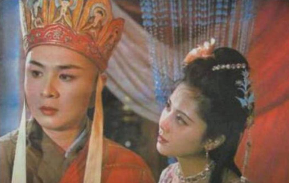 逐项解读:欲钱买忠厚老实的动物，欲钱看西游记第一回。指哪个生肖