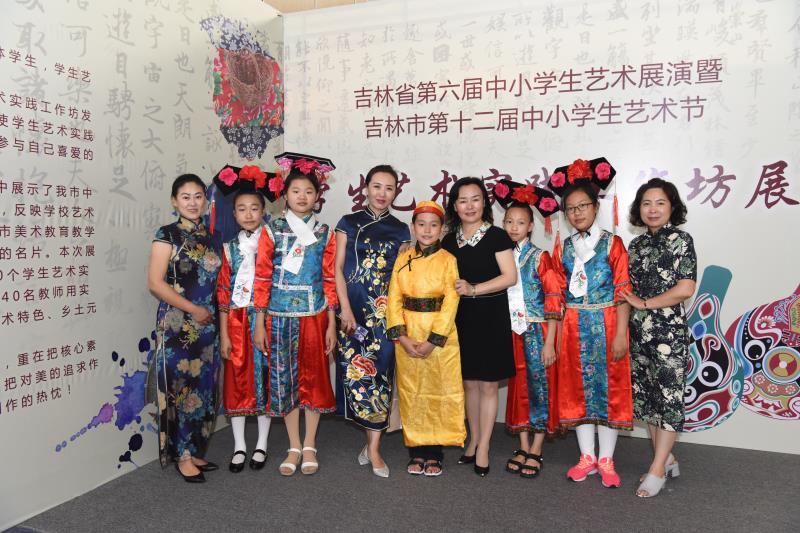 独家观察:五颜六色景如画，十八姑娘一朵花猜一生肖