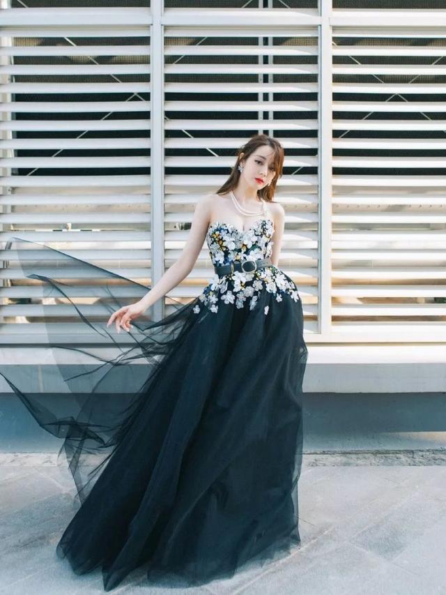 圈内揭秘:草绿裙腰一道斜本期数字