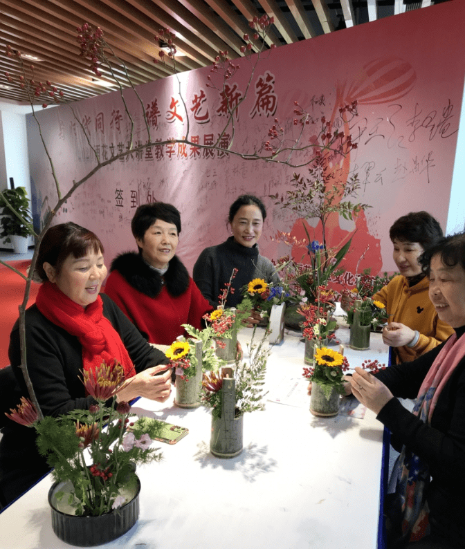 学术阐释（今期蛇牛猪出特，头上花枝照酒卮）打一准确生肖