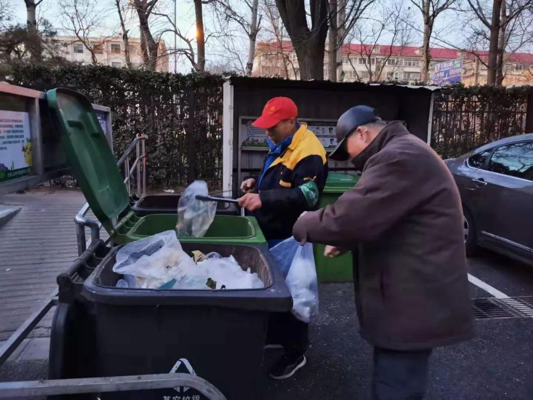 独家调查:主大僕大鷄狗升，莫怪四人隨富貴。打一准确生肖