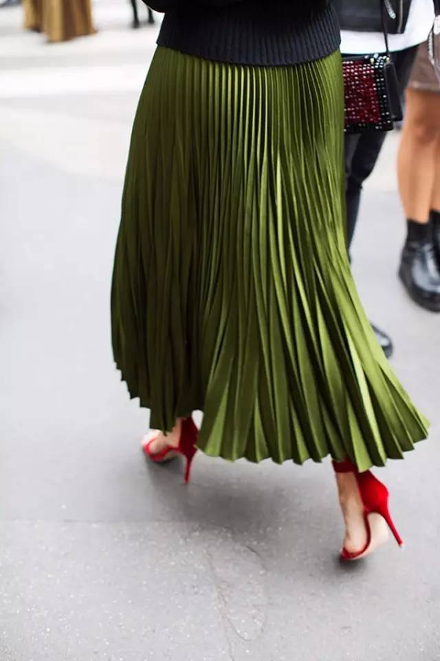 业内点评:草绿裙腰一道斜打一最佳动物