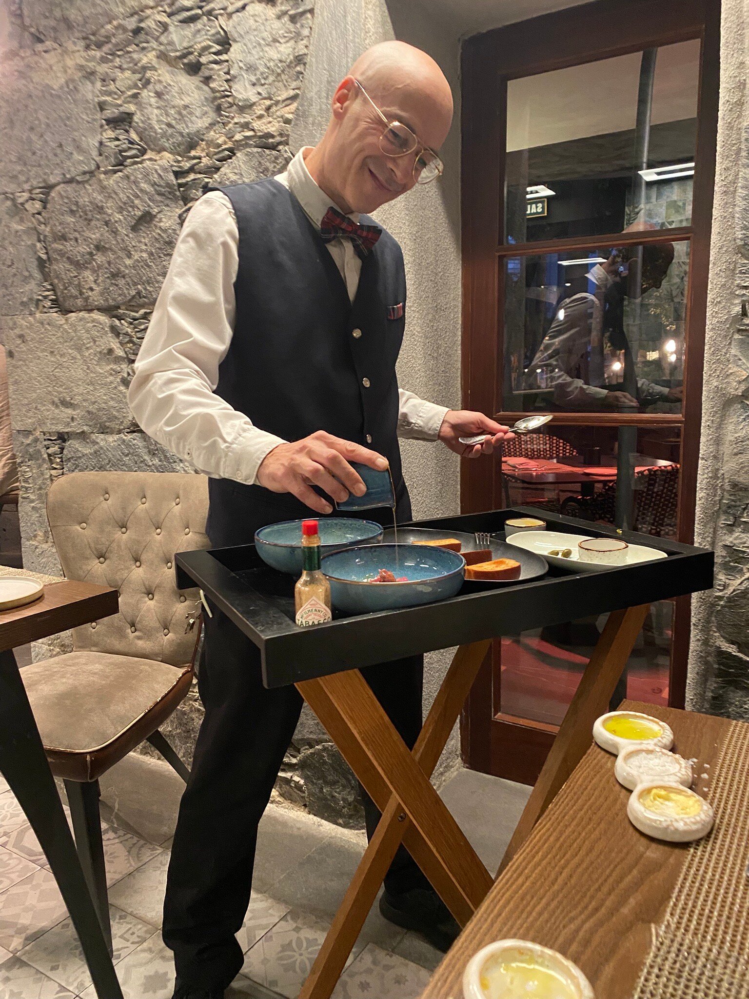 行家点评（今期蛇牛猪出特，头上花枝照酒卮）比喻什么动物