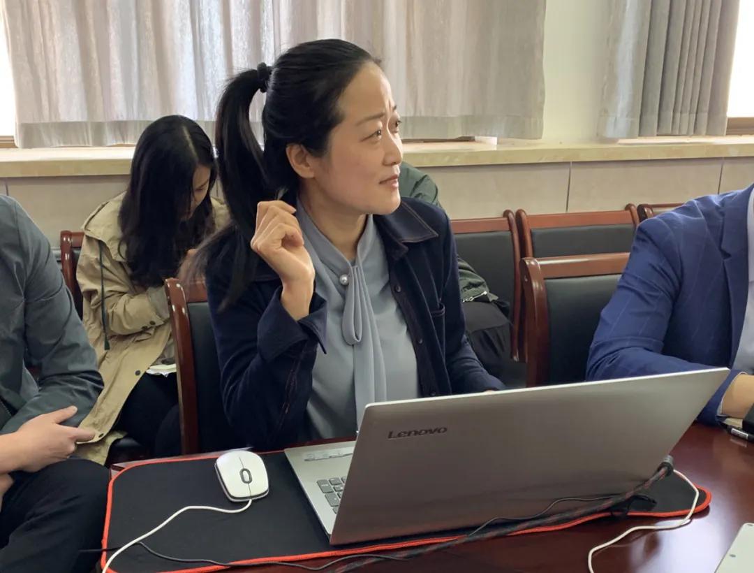 条理讲解:春风化雨润绿草，犬守家园夜不息打一准确生肖动物