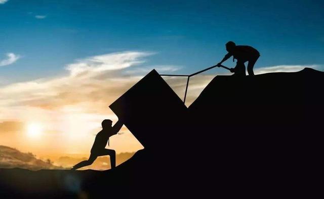 内幕披露（肆意行凶势难容，阴正腊月早迎春）打一准确生肖动物